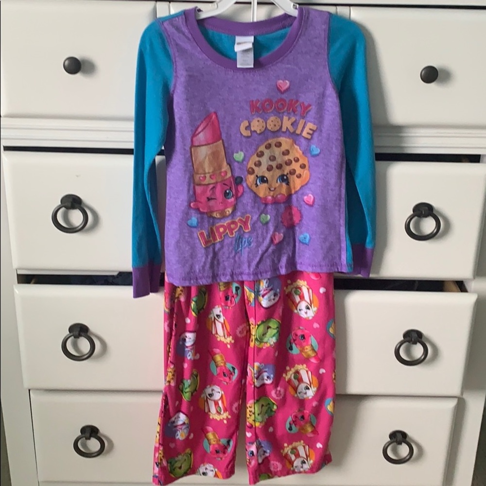 Size 8 shopkins pajama set!